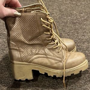 EUC Women’s 7.5 Fabiana Lace up brown chunky heeled biker construction boots